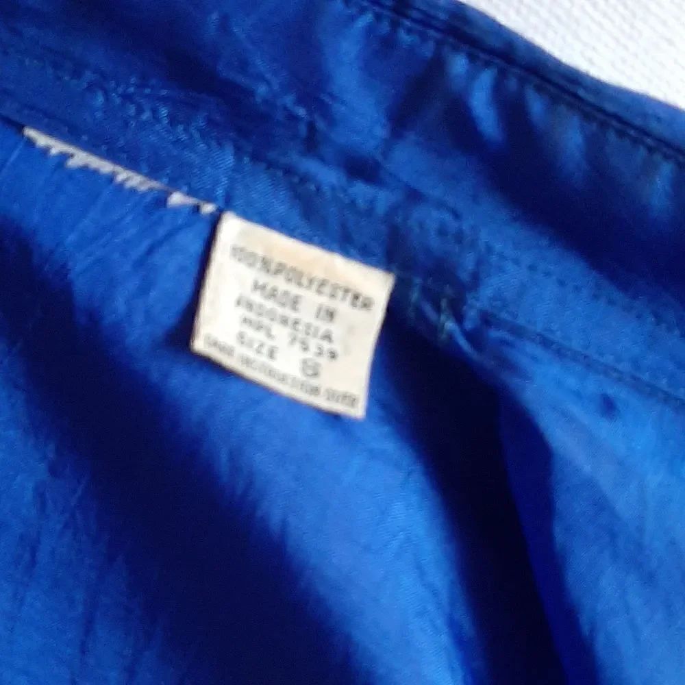 Shiny blue shirt - Picture 3 of 4